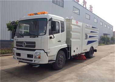 Chine Camion de balayeuse de vide de RHD Dongfeng 4x2, 4000 litres de route de machine de nettoyage fournisseur