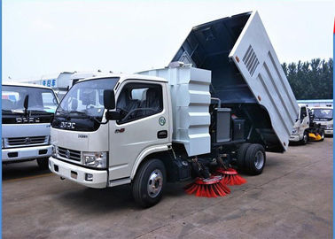 Chine Le camion 4cbm 6 de balayeuse de route de Dongfeng 4x2 roule avec l'opération humanisée par brosse fournisseur