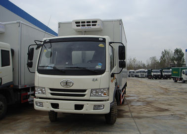 Chine Petit camion réfrigéré de Sinotruk FAW 4X2, camions réfrigérés commerciaux de la fibre de verre 5T fournisseur