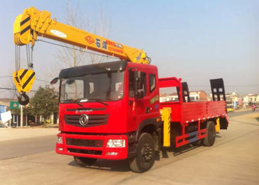 Chine Dongfeng 4x2 camion de grue de 4 tonnes, camion de 2 axes a monté la grue télescopique fournisseur