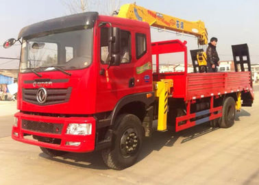Chine Le camion de Dongfeng 4x2 a monté performance de grue mobile de grue/5 tonnes la haute fournisseur