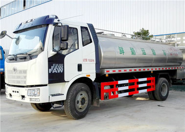 Les roues de FAW 4x2 6 traient le camion de transport, le camion-citerne aspirateur de lait 8000L - 10000L fournisseur