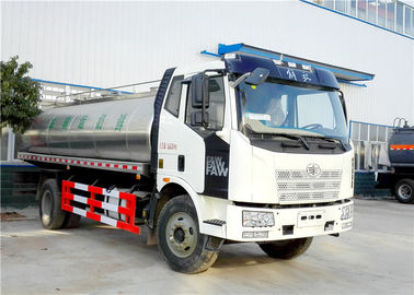 Les roues de FAW 4x2 6 traient le camion de transport, le camion-citerne aspirateur de lait 8000L - 10000L fournisseur